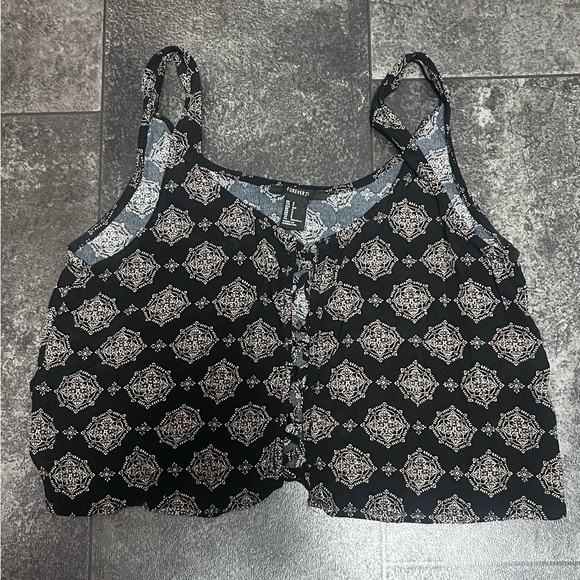 Forever 21 Tops - Traded* Forever 21 Black Sleeveless Cris Cross Crop Top